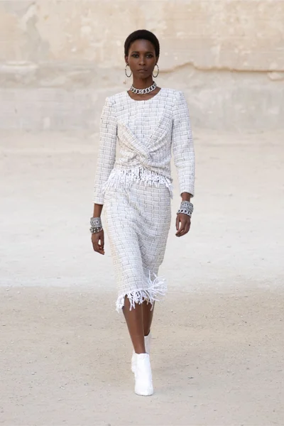 Look 34